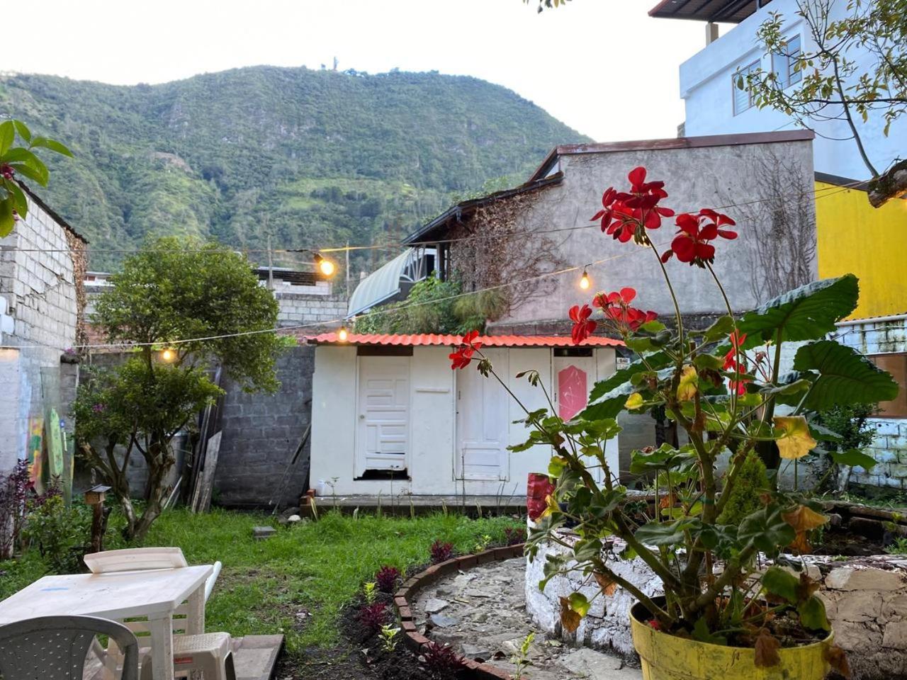Garden House Hostal Banos  Exterior photo